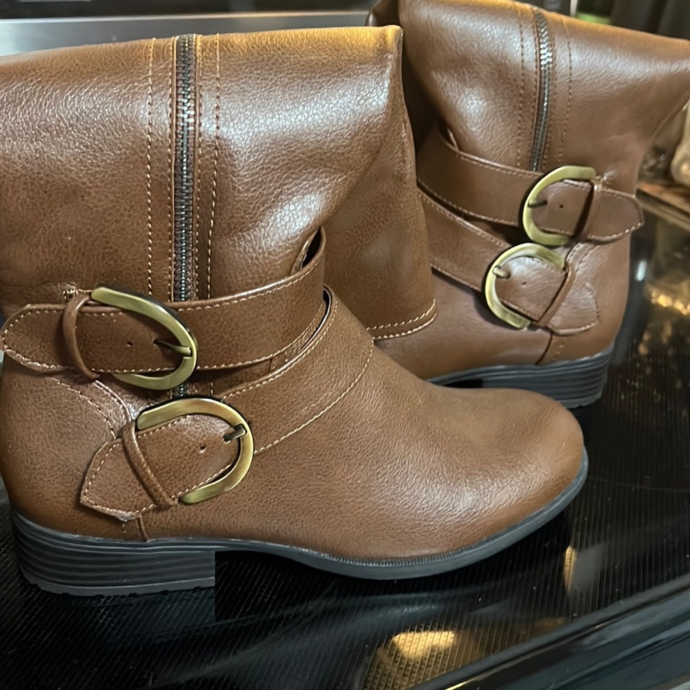Brown boots women’s size 8